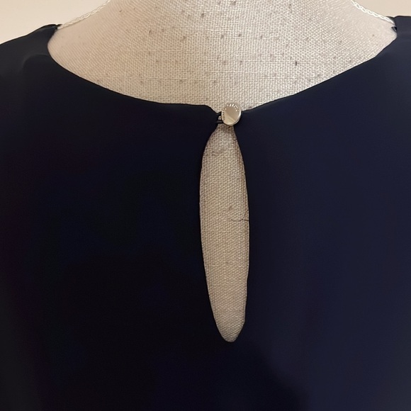 Vince Camuto dressy black blouse. Size large - Picture 3 of 9